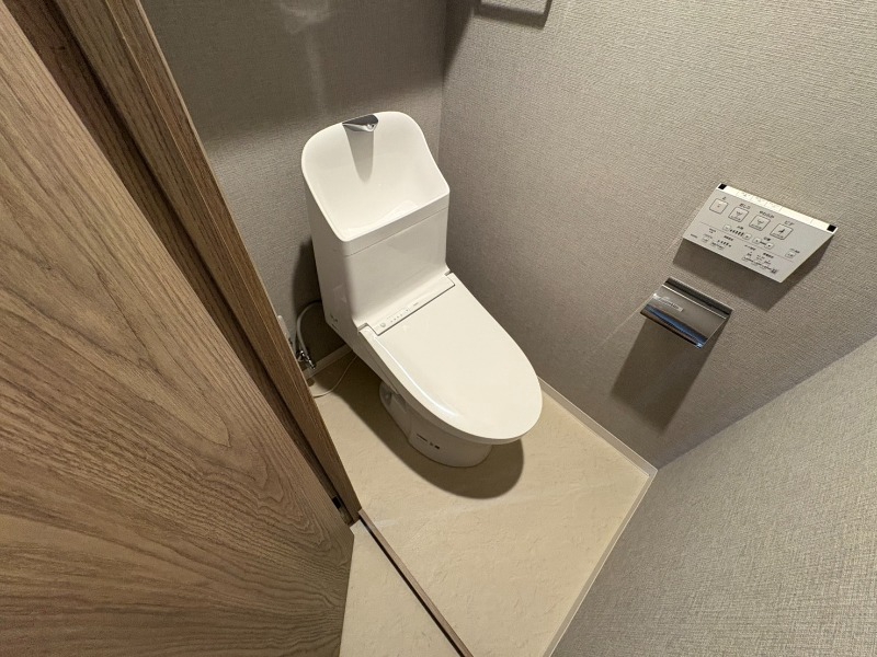 トイレ　こちらはトイレです。清潔感があり、安心して使用できます。