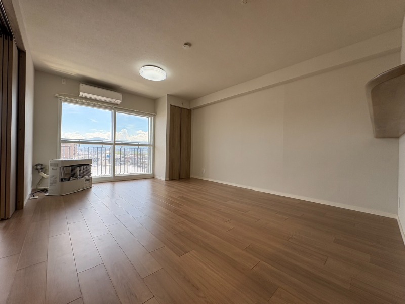 居室・リビング　広くてキレイなお部屋が広がっていて、充実した生活が送れそう。