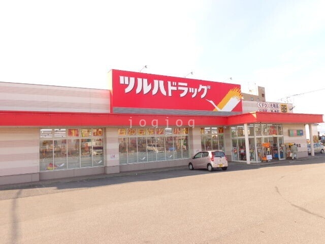 ドラックストア　ツルハドラッグ北美原店（ドラッグストア）まで508m