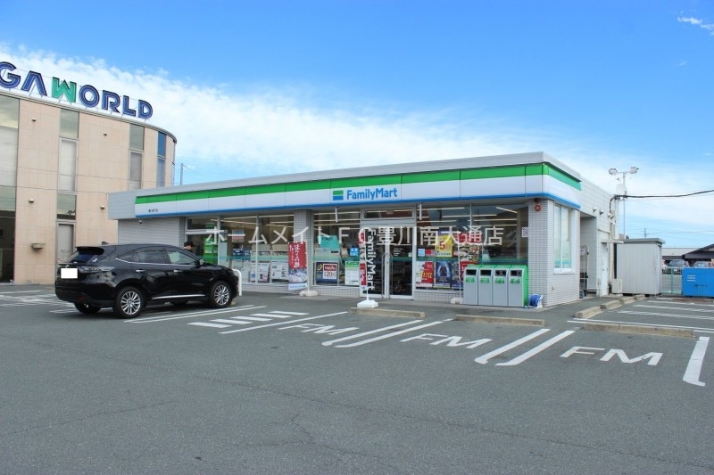 コンビニ　ファミリーマート豊川城下店（コンビニ）まで1210m