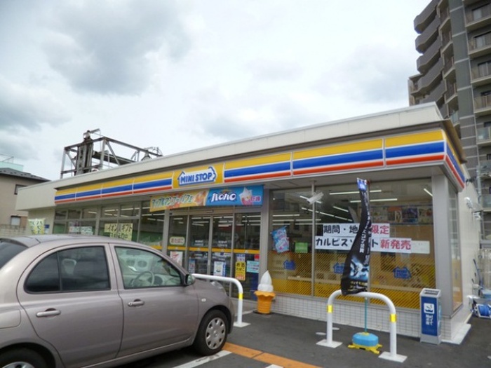 コンビニ　ミニストップ（コンビニ）まで447m