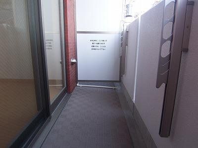 バルコニー　玄関