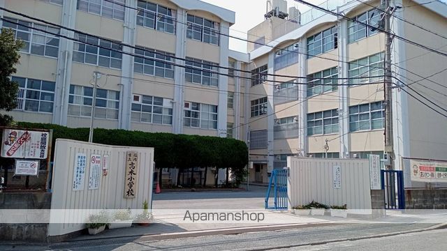 小学校　福岡市立小学校高木小学校（小学校）まで842m