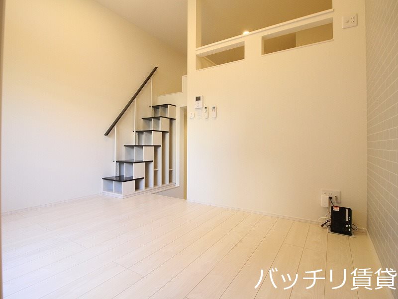 居室・リビング　同型タイプの為、現状を優先致します。