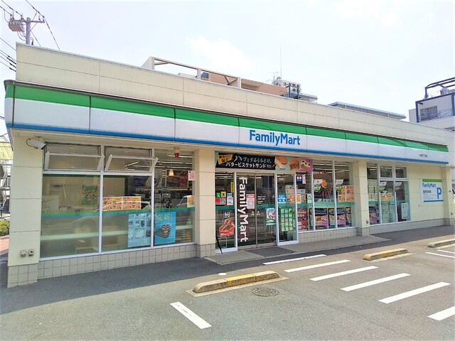 コンビニ　ファミリーマート　小菅四丁目店（コンビニ）まで150m