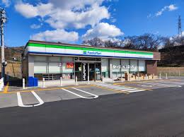 コンビニ　ファミリーマート さぬき志度店（コンビニ）まで583m