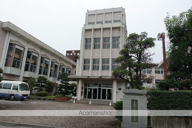 高校・高専　龍谷富山高等学校（高校・高専）まで609m