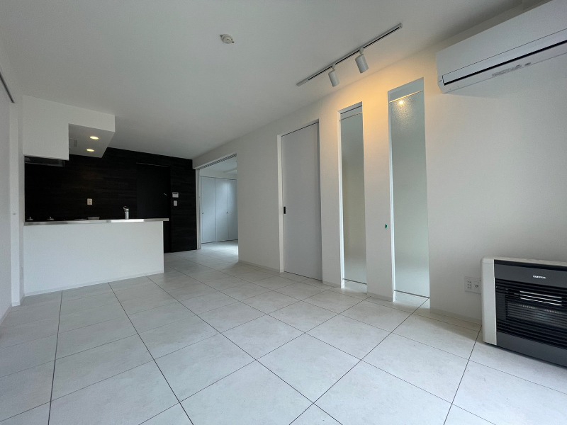 居室・リビング　広くてキレイなお部屋が広がっていて、充実した生活が送れそう。