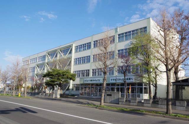 小学校　札幌市立栄東小学校（小学校）まで510m