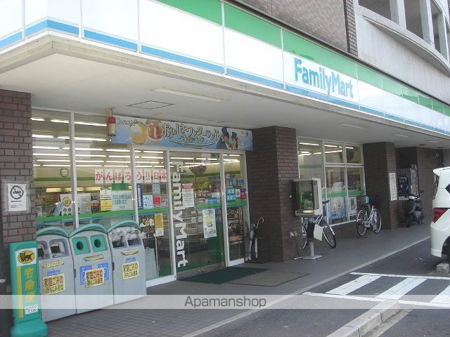 コンビニ　ファミリーマート（コンビニ）まで140m