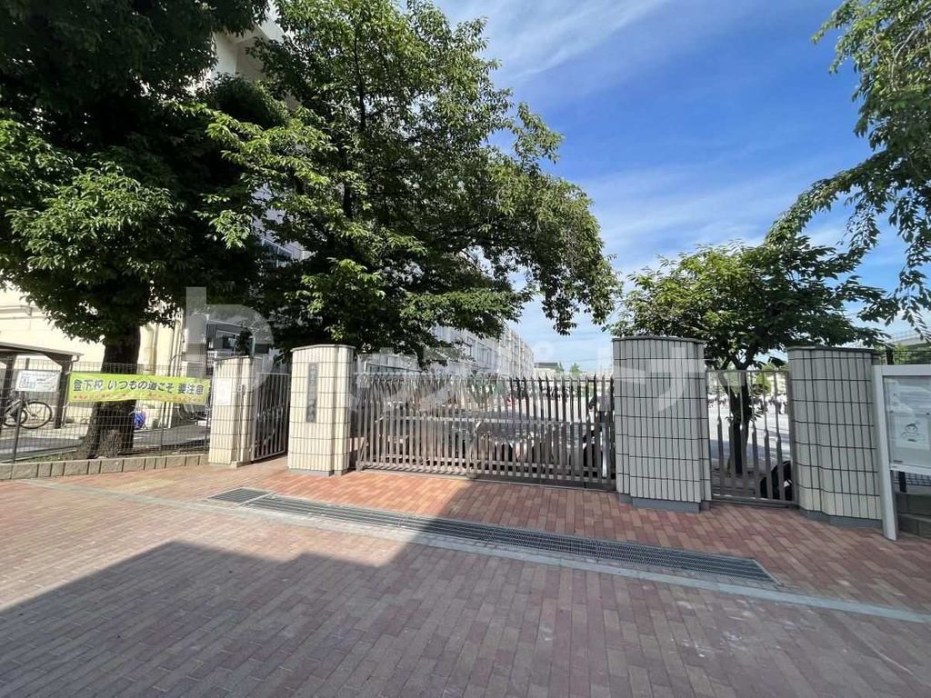 中学校　板橋区立西台中学校（中学校）まで220m
