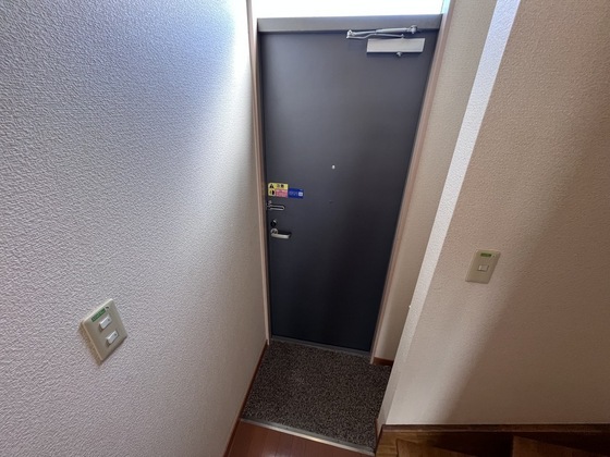 玄関　※別のお部屋の写真です。