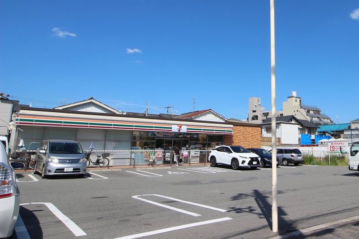 コンビニ　セブンイレブン西今川1丁目店（コンビニ）まで300m