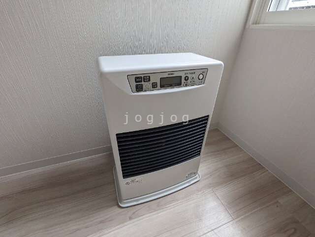 その他設備　灯油ＦＦ式ストーブ