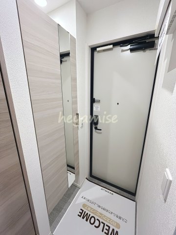 玄関　※同系型の写真になります。