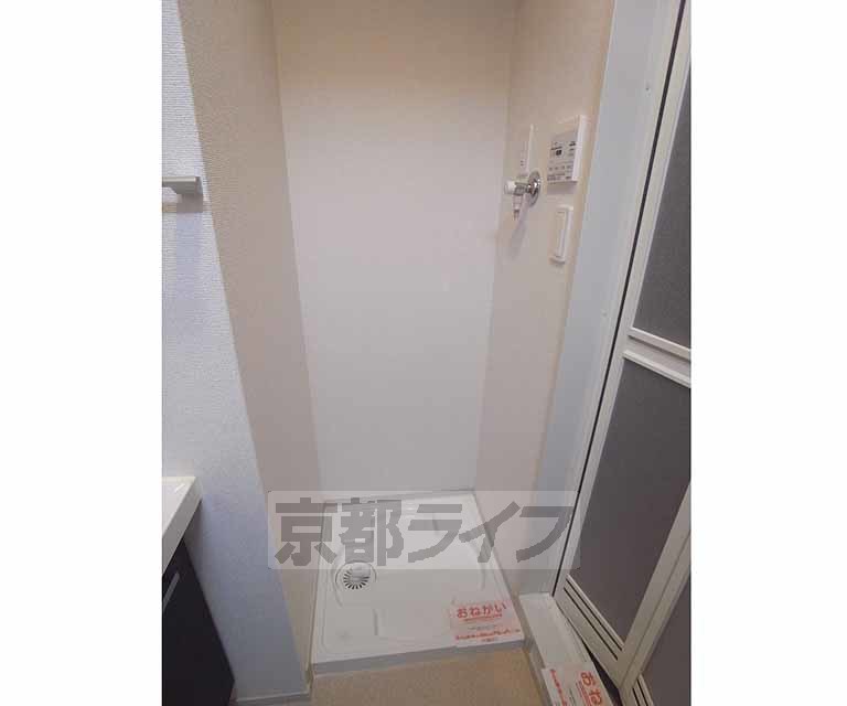 その他設備　脱衣所に洗濯機が置けますね。