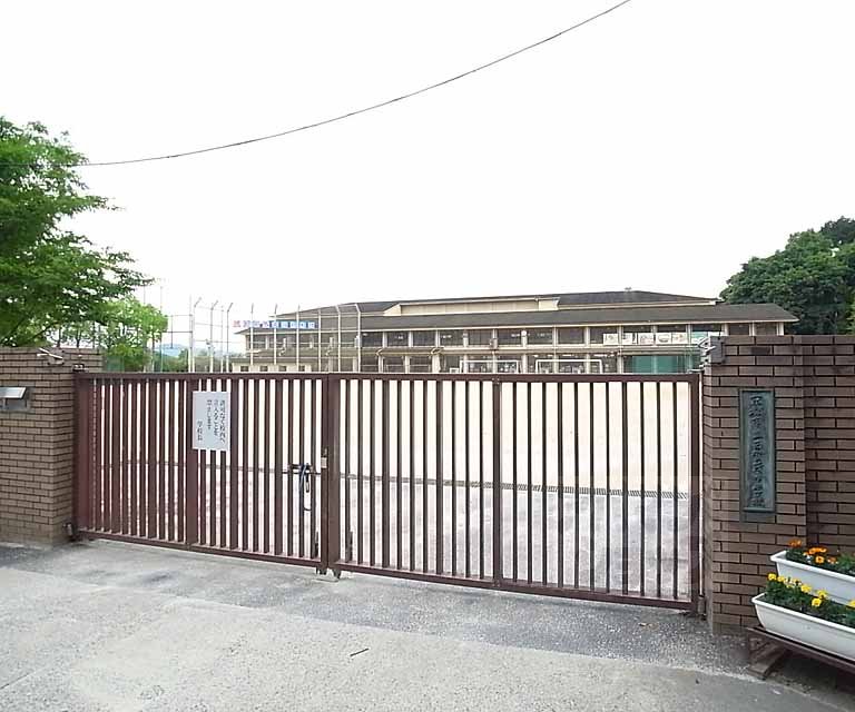 中学校　西賀茂中学校（中学校）まで1560m