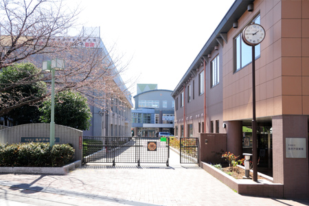 中学校　杉並区立高井戸中学校（中学校）まで853m