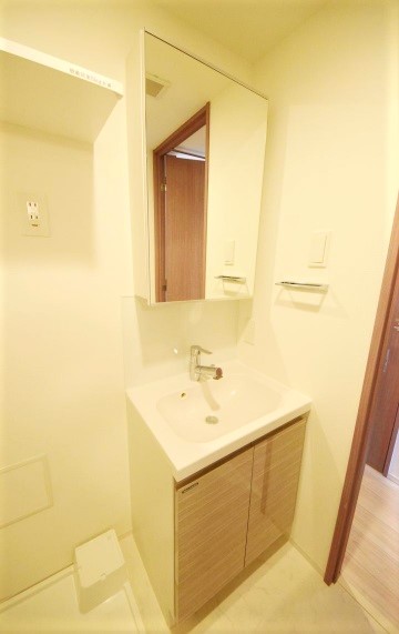 洗面設備　同建物別部屋写真