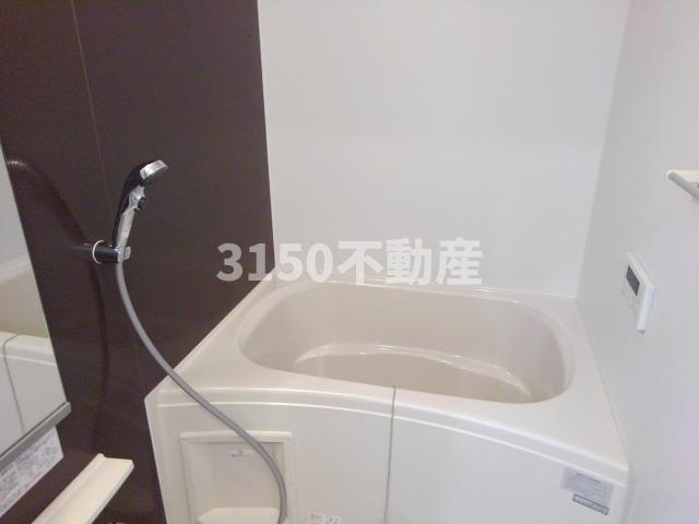 バス・シャワールーム　コンパクトで使いやすいお風呂です