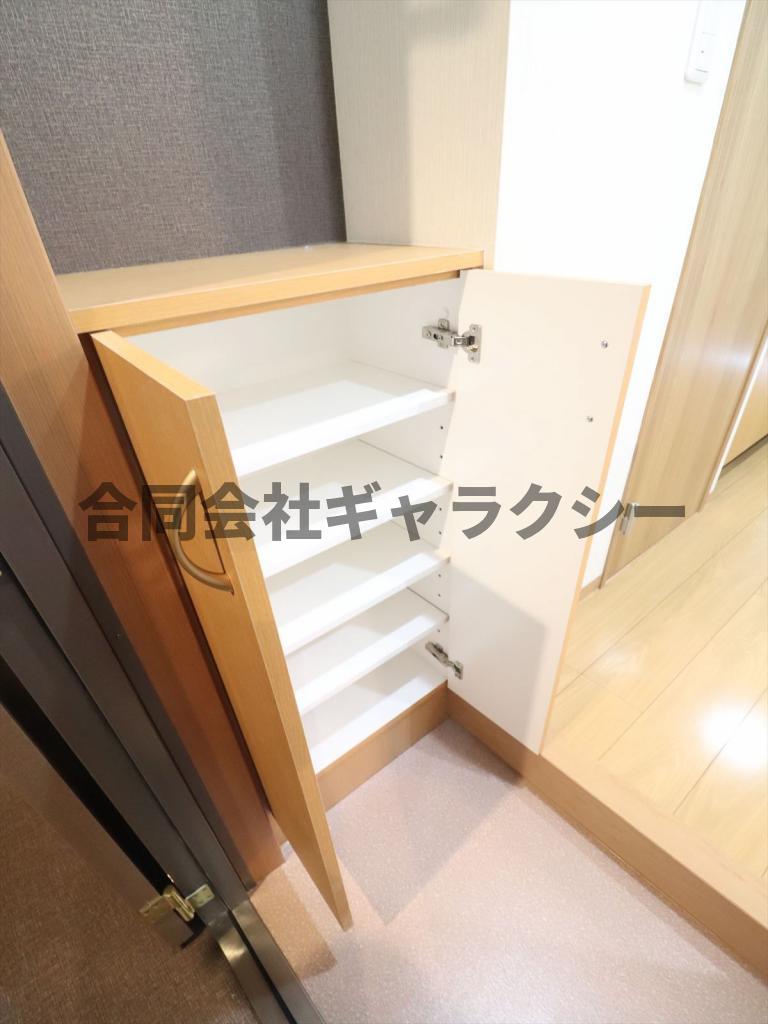 玄関　シューズボックス