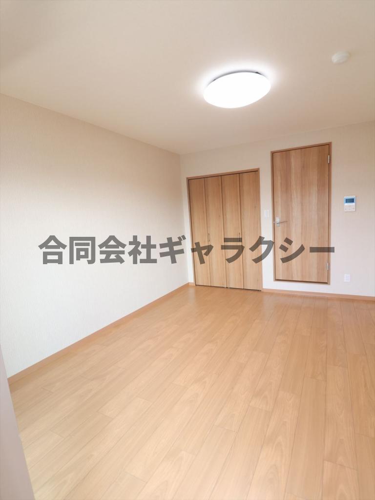 居室・リビング　7.4帖の洋室です