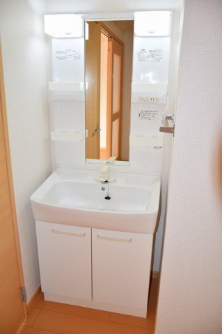 洗面設備　使いやすい洗面所です