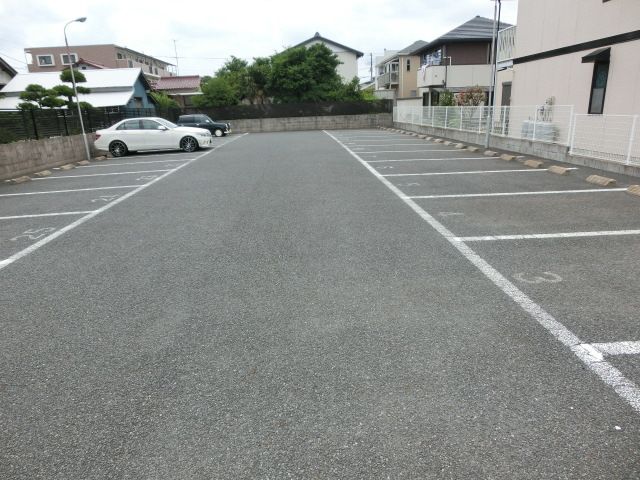 駐車場　敷地内駐車場ございます