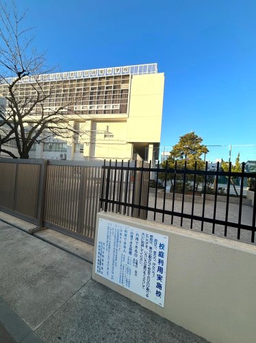 小学校　荒川区立第三日暮里小学校（小学校）まで130m