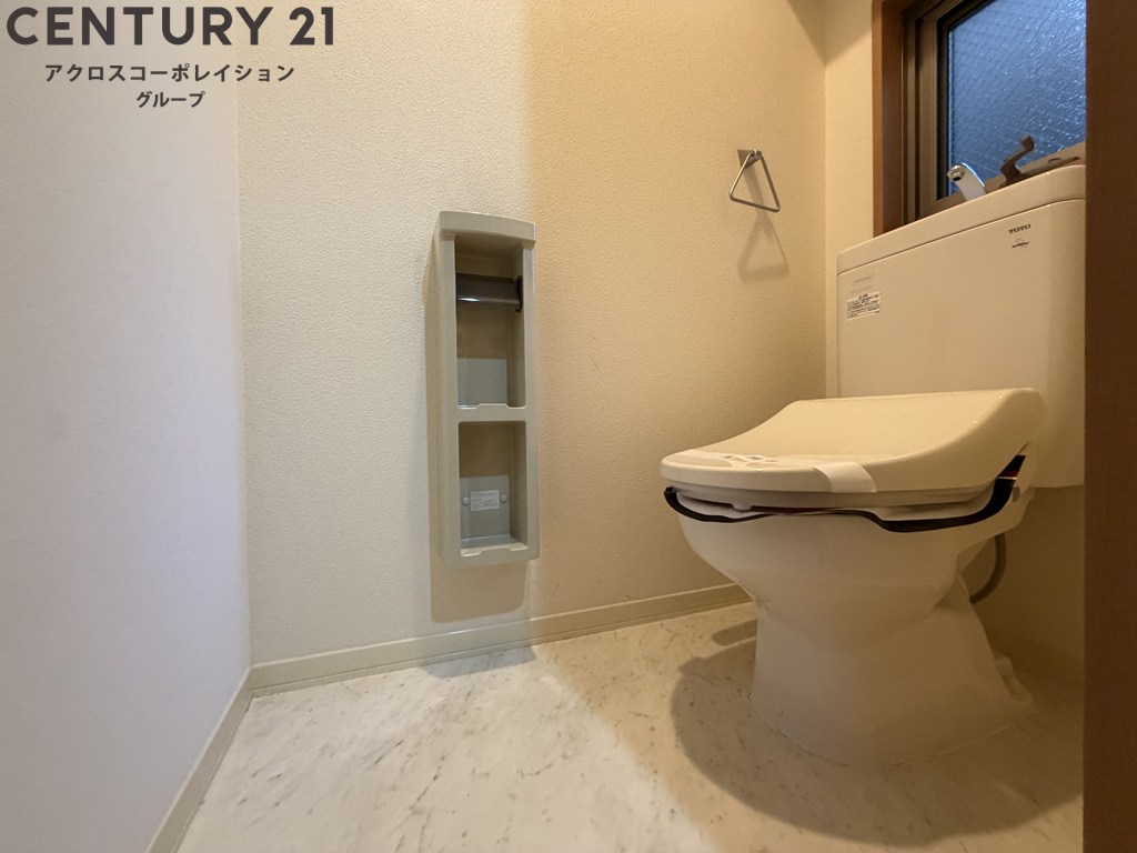 トイレ　温水洗浄便座付きのトイレです♪