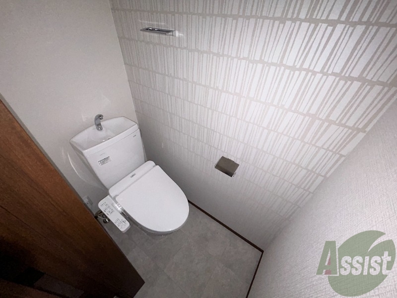 トイレ　トイレはウォシュレット機能付きです。安心して使用できますね。
