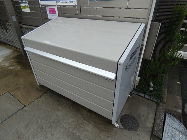 ロビー　２面採光です