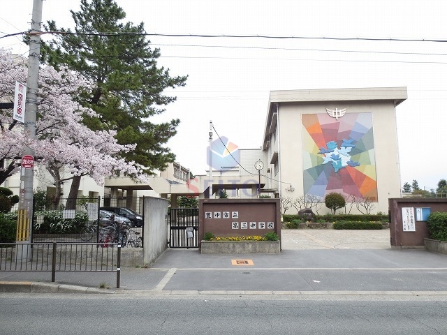 中学校　豊中市立第三中学校（中学校）まで1331m