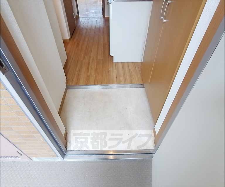 玄関　段差の低い玄関です！