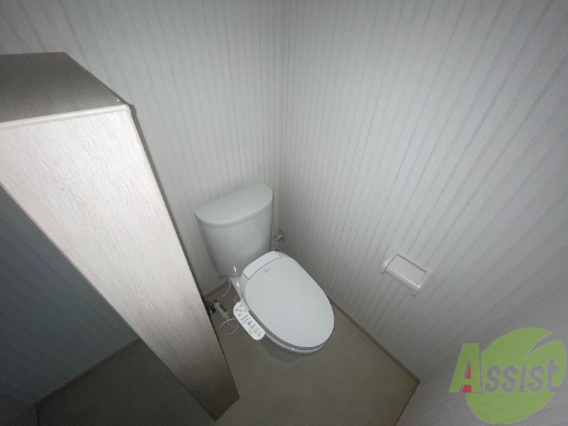トイレ　トイレは温水洗浄便座付きで快適に過ごせそうです。