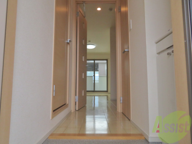 玄関　玄関から撮影しました。お部屋までいい直線になっています。