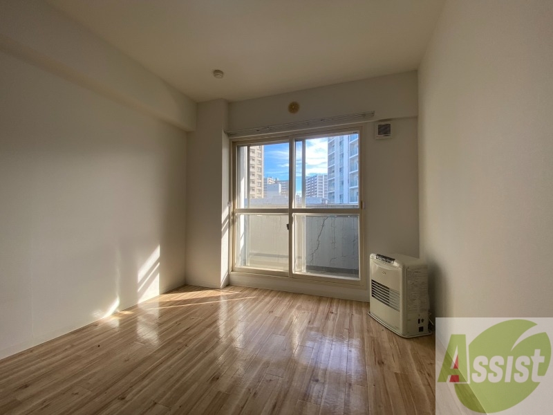 その他部屋・スペース　こちらのお部屋は光が差し込む、温かみのあるお部屋です。