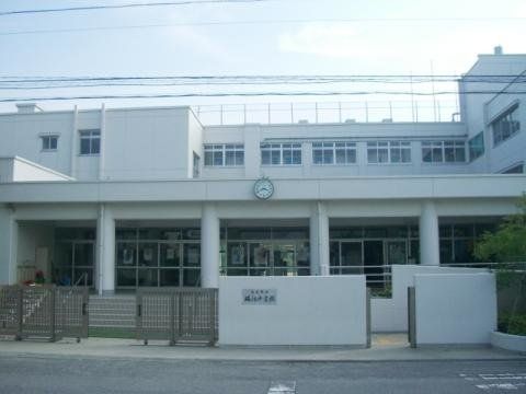 中学校　浦安市立堀江中学校（中学校）まで720m
