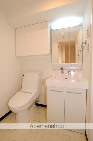 東京メトロ日比谷線 広尾駅 徒歩8分 8階建 築21年のトイレ写真