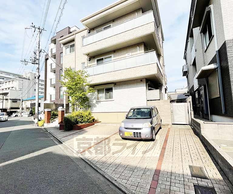 建物外観　高級感ある造りです。