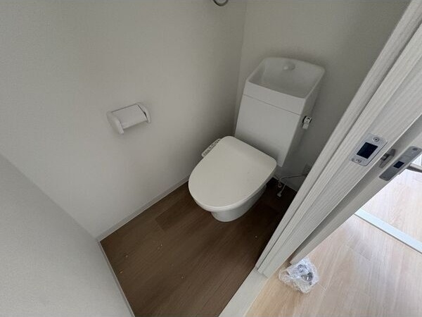 トイレ　建築中のため参考写真です。
