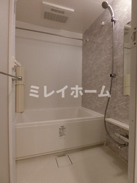 バス・シャワールーム　同建物内、別のお部屋の参考写真になります。