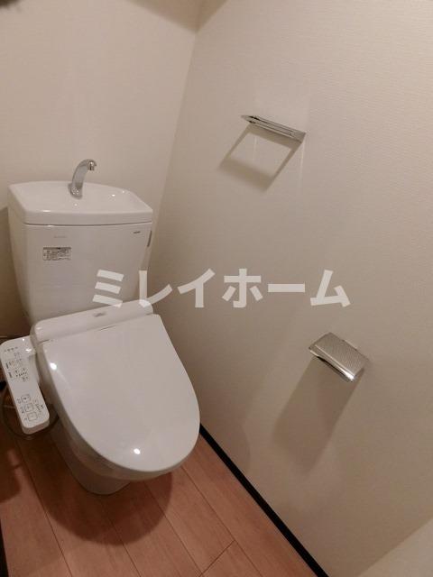トイレ　同建物内、別のお部屋の参考写真になります。