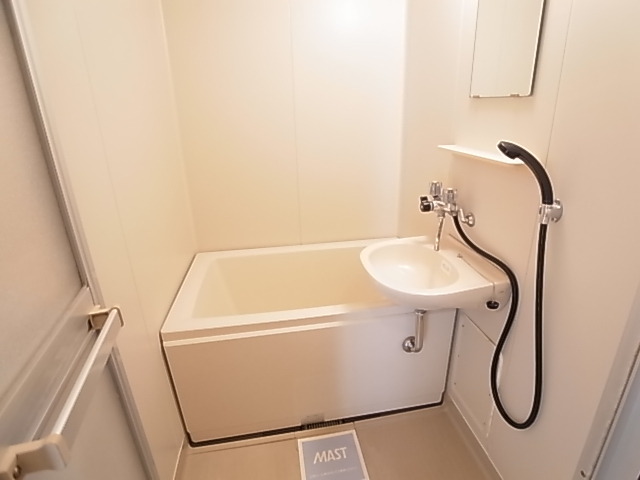 バス・シャワールーム　お風呂・トイレ別のセパレートはいいですね。