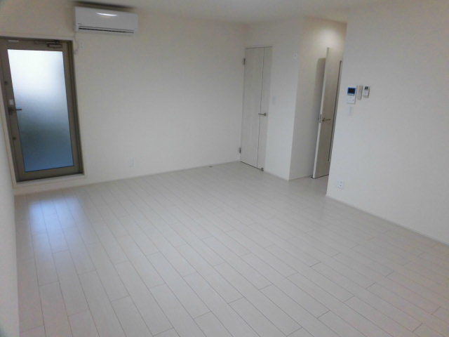 その他部屋・スペース　広々とした明るいお部屋です。