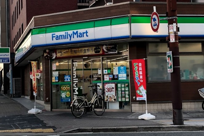 コンビニ　ファミリーマート 浪速元町三丁目店（コンビニ）まで794m
