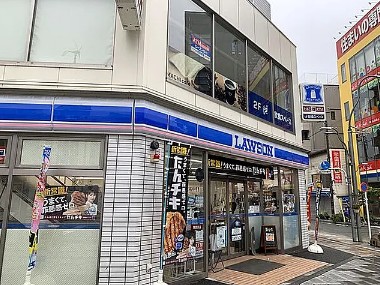 コンビニ　ローソン 八王子八日町店（コンビニ）まで831m