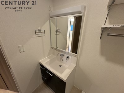 洗面設備　洗面所内に室内洗濯機置場がついてます！