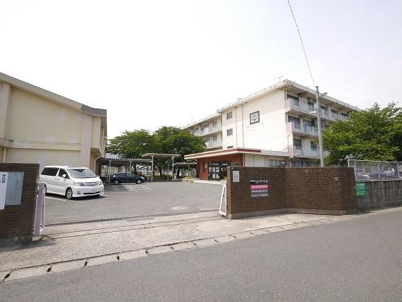 中学校　湯川中学校（中学校）まで600m