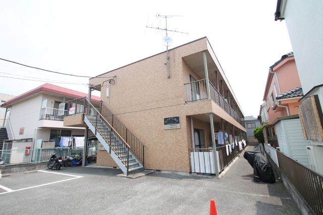 建物外観　タイル貼りの外観♪